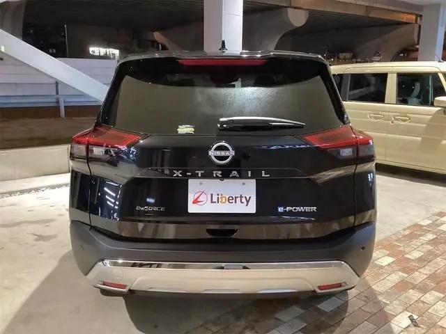 NISSAN X-TRAIL HYBRID thumbnail 7