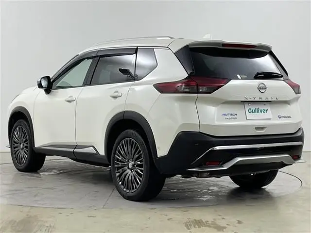 NISSAN X-TRAIL HYBRID thumbnail 2