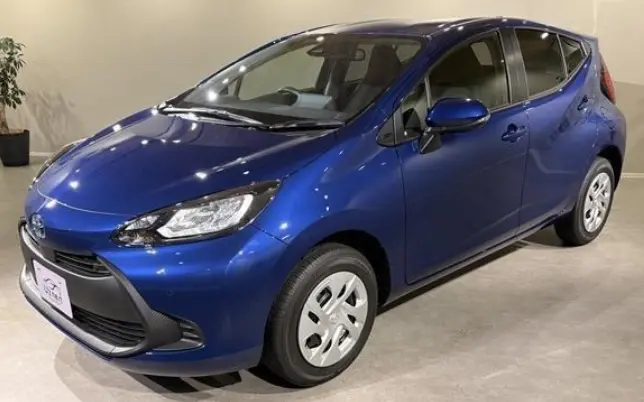 TOYOTA AQUA thumbnail 4