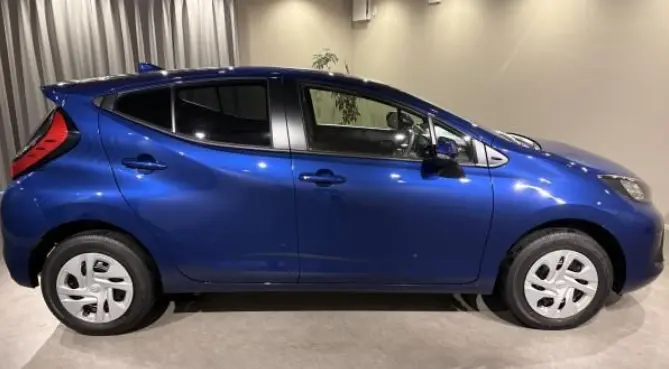 TOYOTA AQUA thumbnail 3