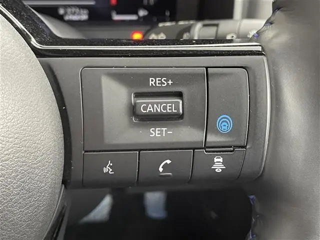 NISSAN X-TRAIL HYBRID thumbnail 10