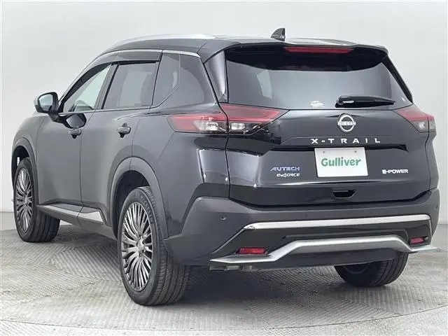 NISSAN X-TRAIL HYBRID thumbnail 2