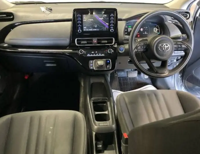 TOYOTA AQUA thumbnail 2