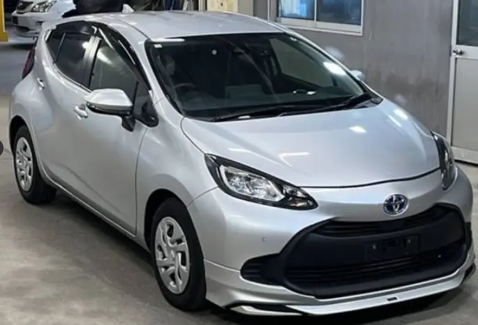 TOYOTA AQUA thumbnail 4