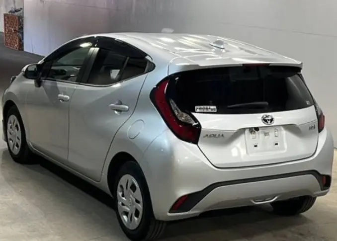 TOYOTA AQUA thumbnail 5
