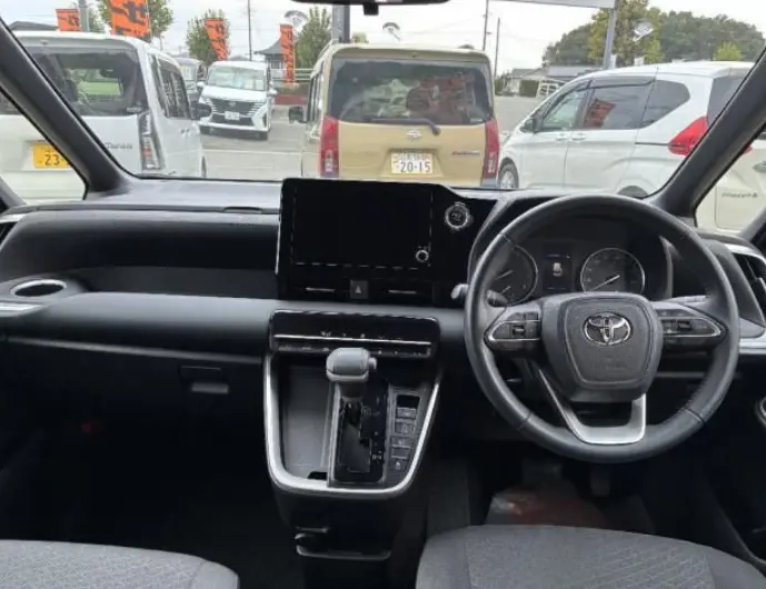 TOYOTA VOXY thumbnail 3