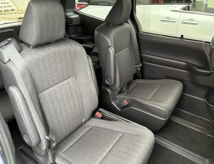 TOYOTA VOXY thumbnail 6