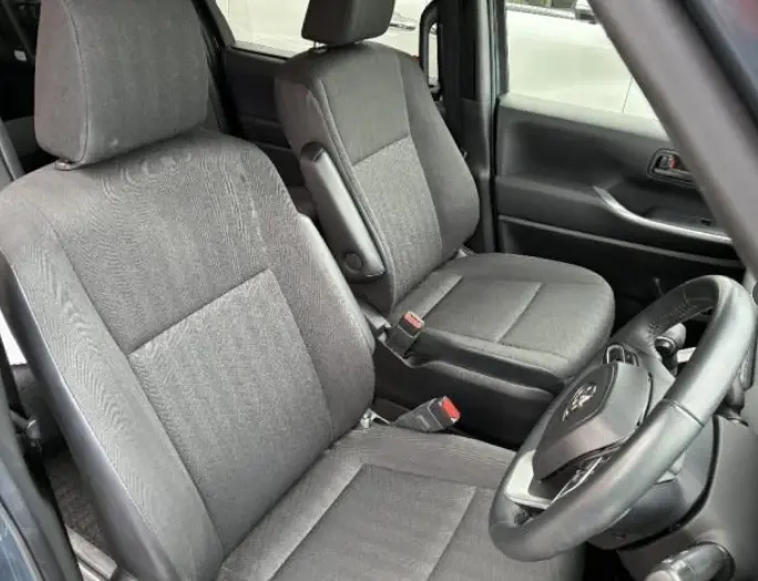 TOYOTA VOXY thumbnail 7