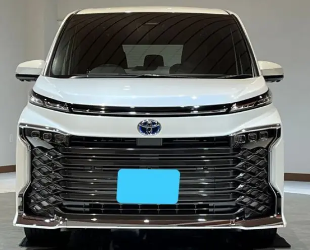 TOYOTA VOXY thumbnail 2