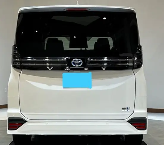 TOYOTA VOXY thumbnail 4