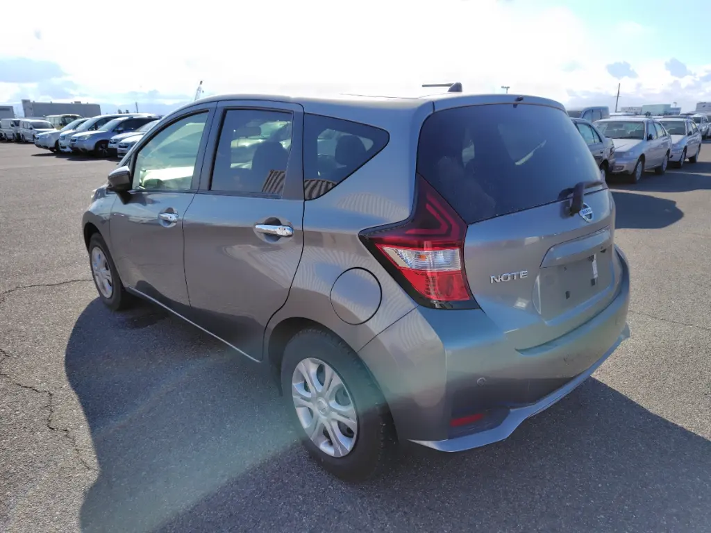 NISSAN NOTE thumbnail 4
