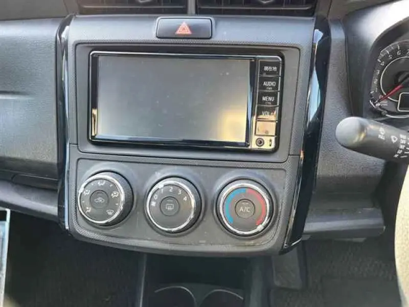 TOYOTA COROLLA AXIO thumbnail 4