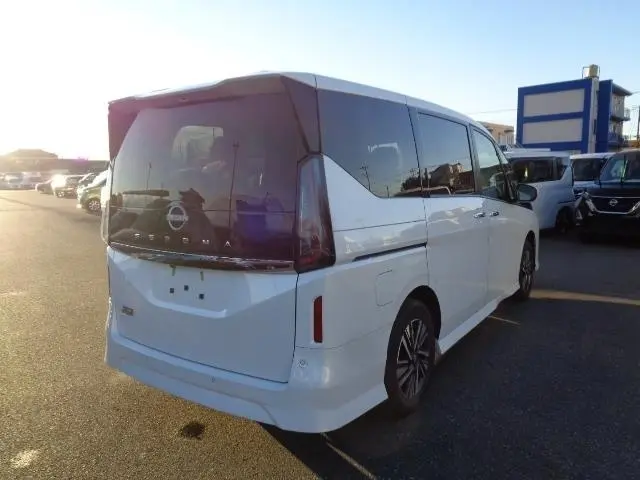 NISSAN SERENA thumbnail 2