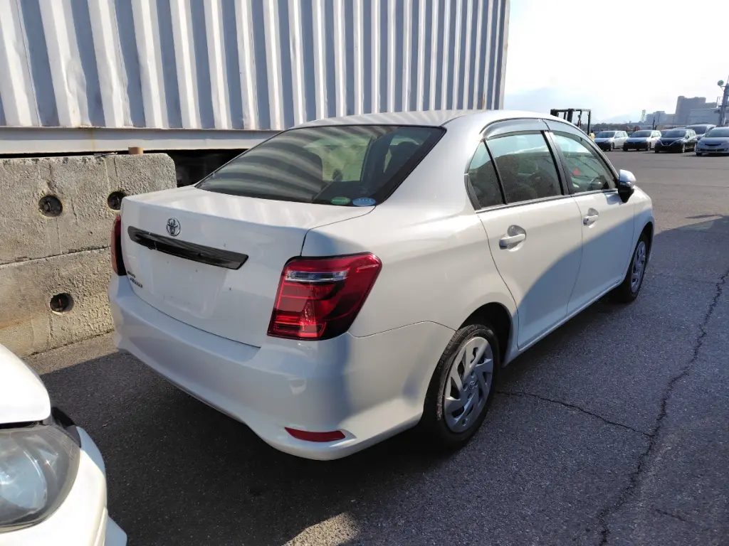 TOYOTA COROLLA AXIO thumbnail 3