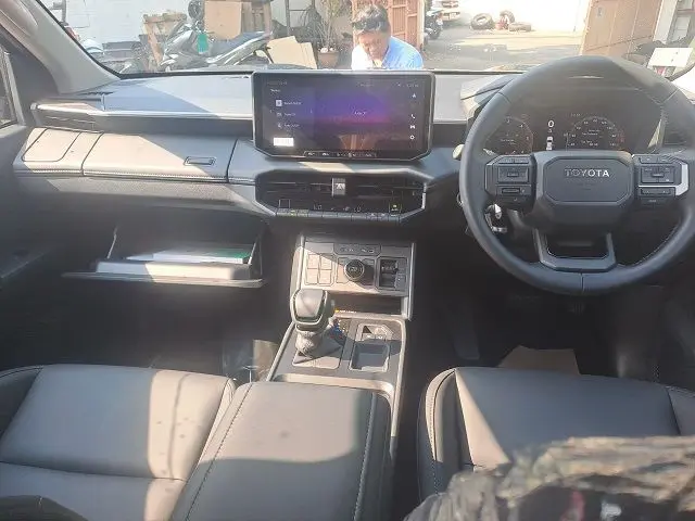 TOYOTA HILUX TRAVO thumbnail 3
