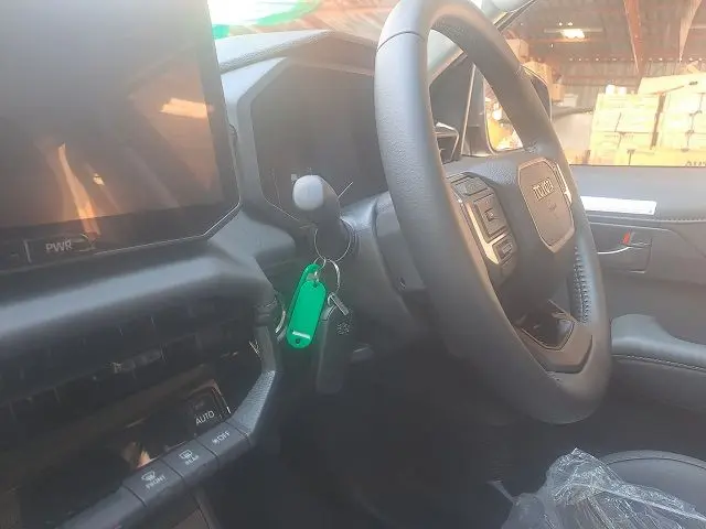 TOYOTA HILUX TRAVO thumbnail 8