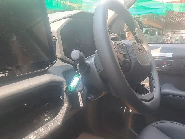 TOYOTA HILUX TRAVO thumbnail 8