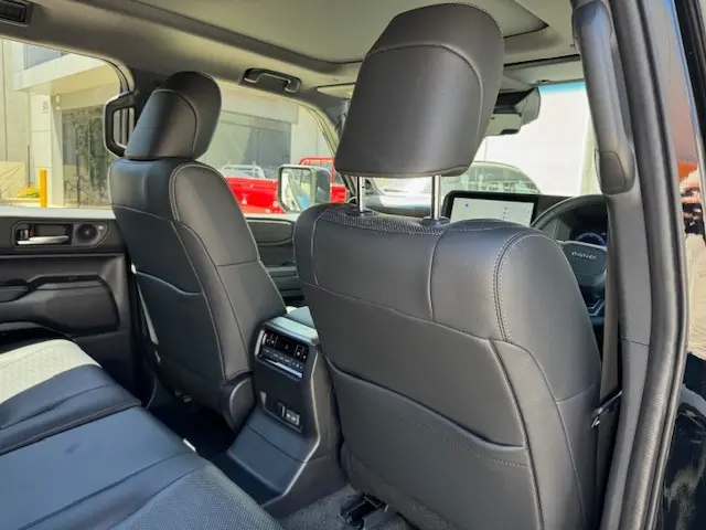 TOYOTA LAND CRUISER PRADO KAKADU thumbnail 12