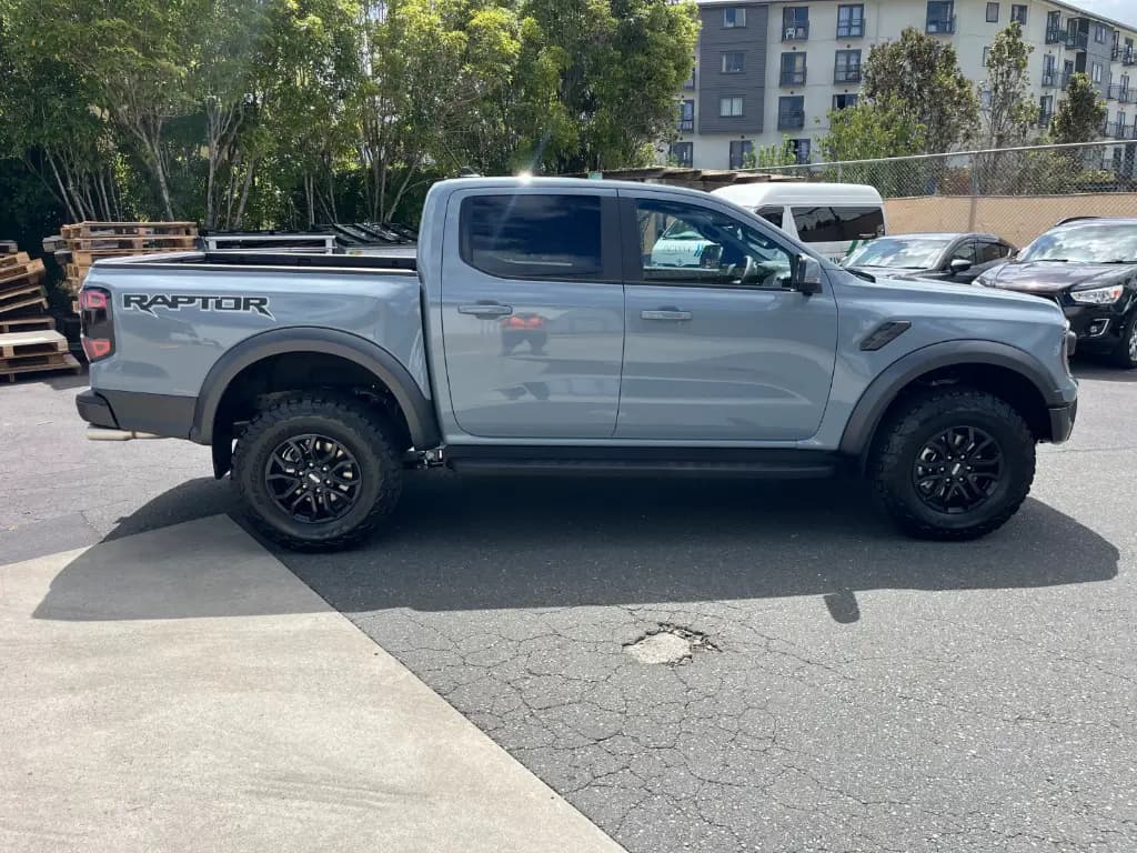 FORD RAPTOR thumbnail 5