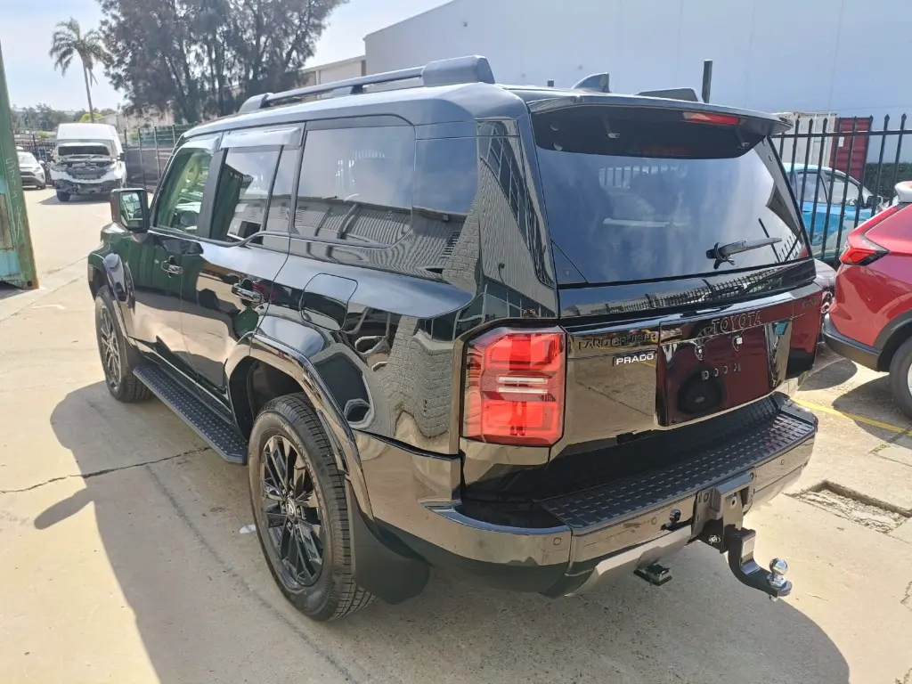 TOYOTA LAND CRUISER PRADO KAKADU thumbnail 7