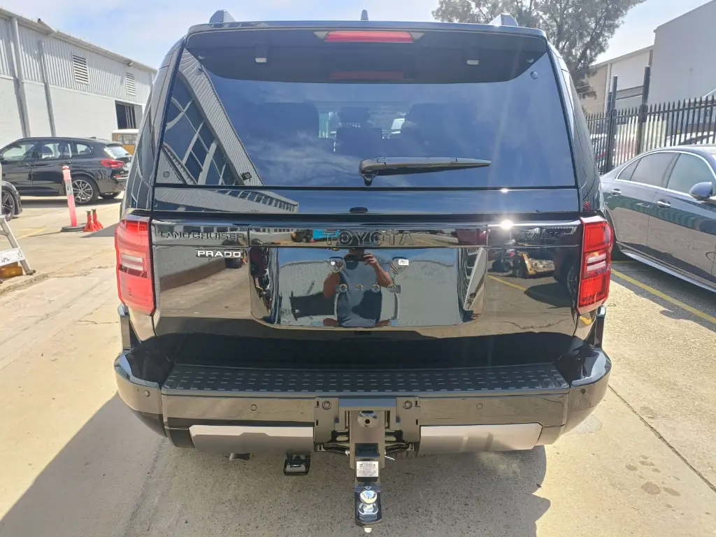 TOYOTA LAND CRUISER PRADO KAKADU thumbnail 8