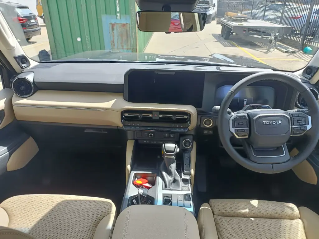 TOYOTA LAND CRUISER PRADO KAKADU thumbnail 12