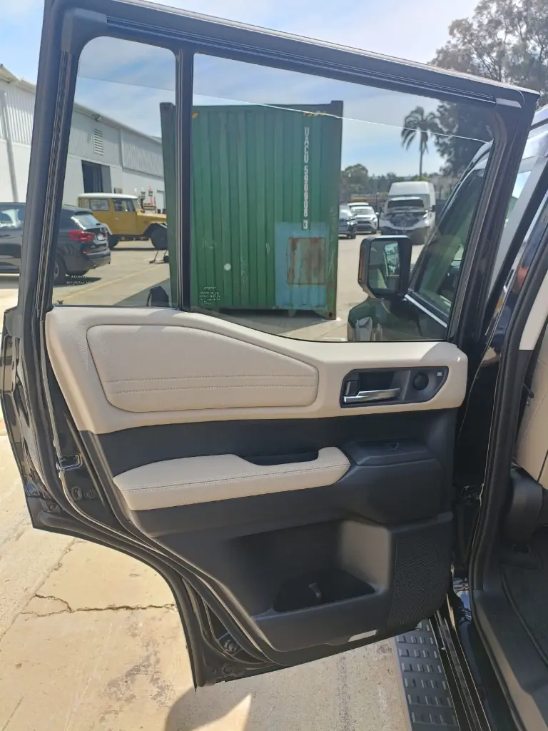 TOYOTA LAND CRUISER PRADO KAKADU thumbnail 17