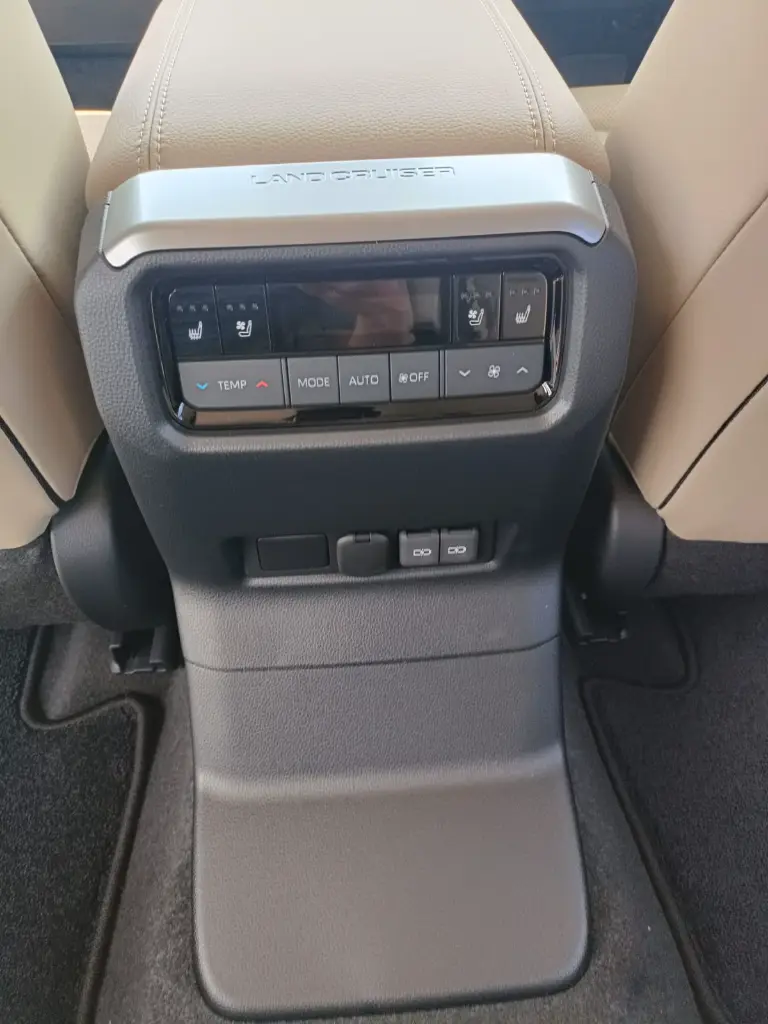TOYOTA LAND CRUISER PRADO KAKADU thumbnail 25