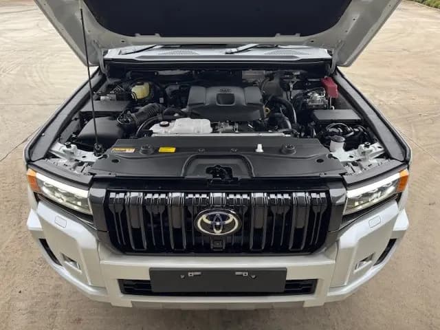 TOYOTA LAND CRUISER PRADO KAKADU thumbnail 7