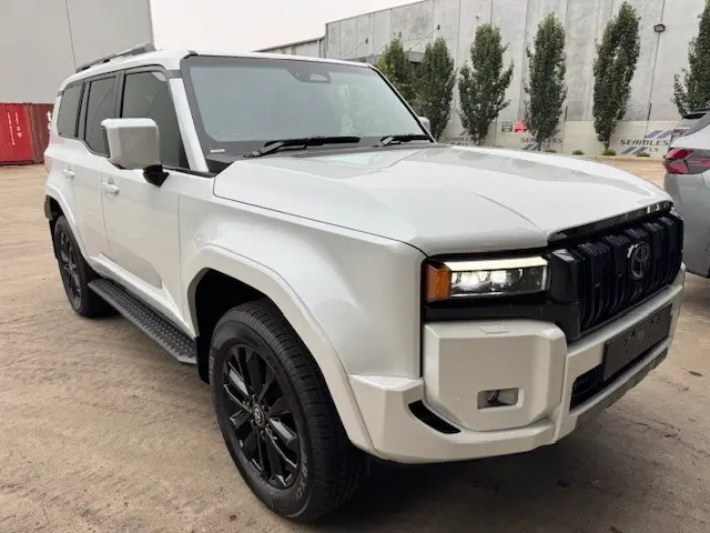 TOYOTA LAND CRUISER PRADO KAKADU thumbnail 2