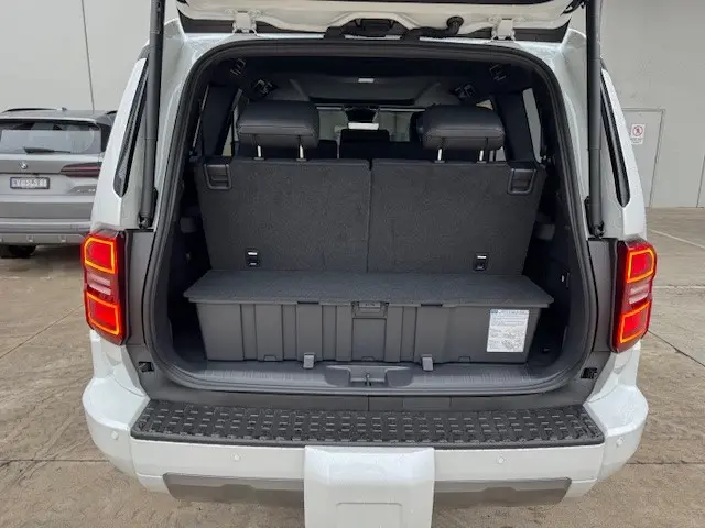 TOYOTA LAND CRUISER PRADO KAKADU thumbnail 6