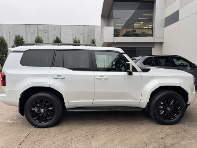 TOYOTA LAND CRUISER PRADO KAKADU thumbnail 4