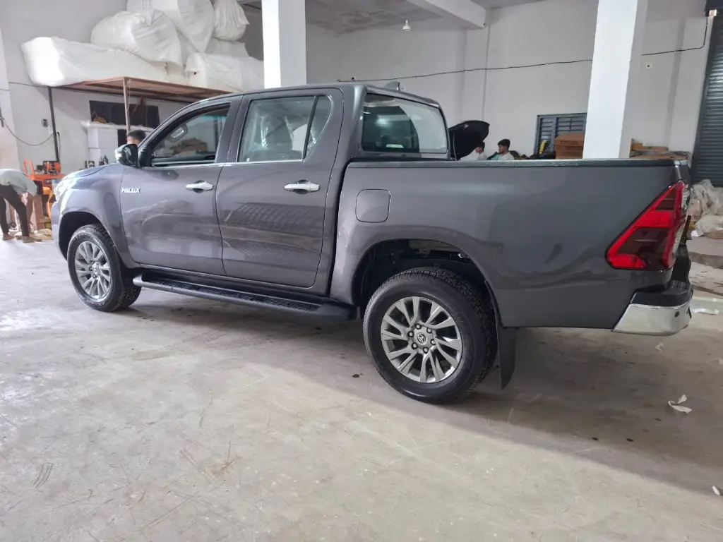 TOYOTA HILUX thumbnail 3
