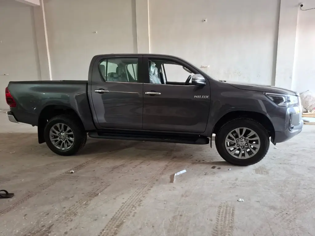 TOYOTA HILUX thumbnail 5