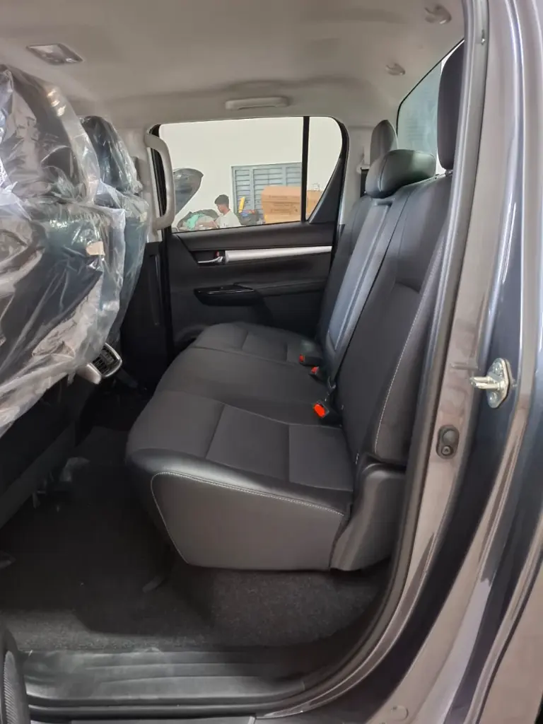 TOYOTA HILUX thumbnail 6