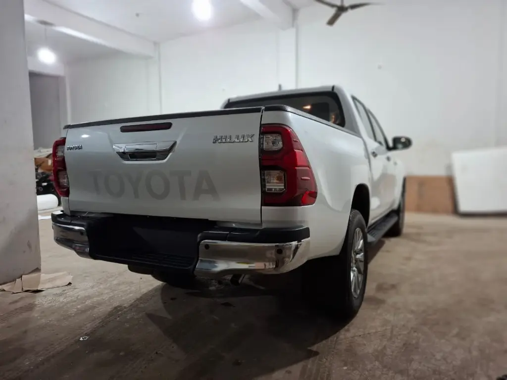 TOYOTA HILUX thumbnail 6