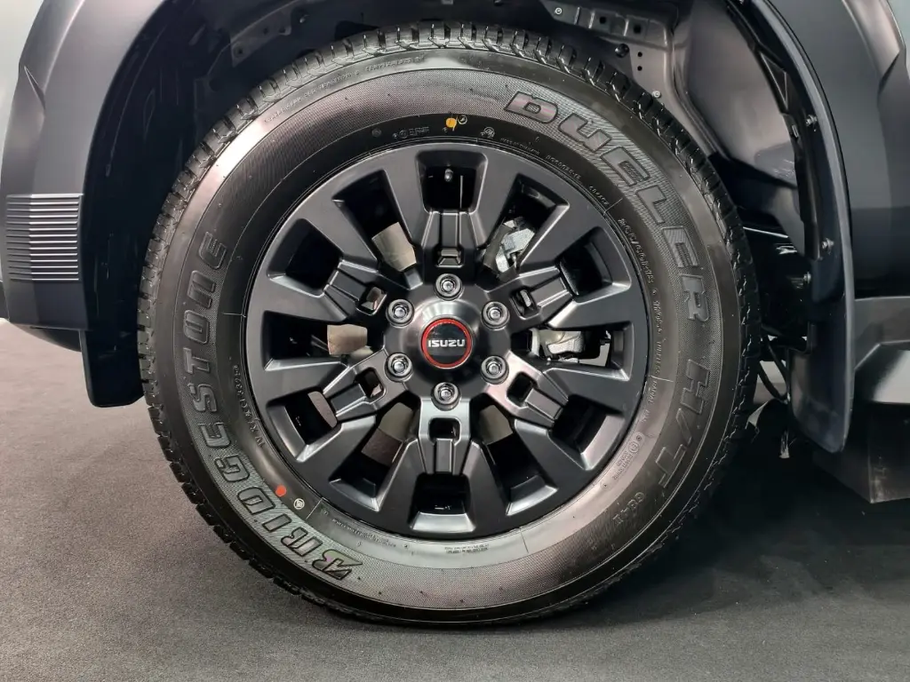 ISUZU D-MAX thumbnail 5