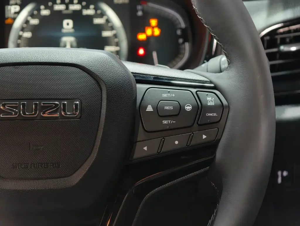 ISUZU D-MAX thumbnail 8