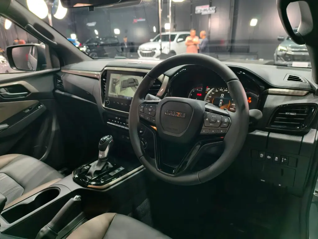 ISUZU D-MAX thumbnail 9