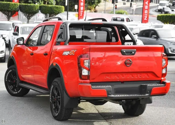 NISSAN NAVARA thumbnail 4
