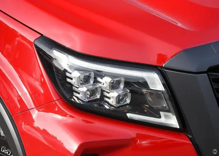 NISSAN NAVARA thumbnail 3