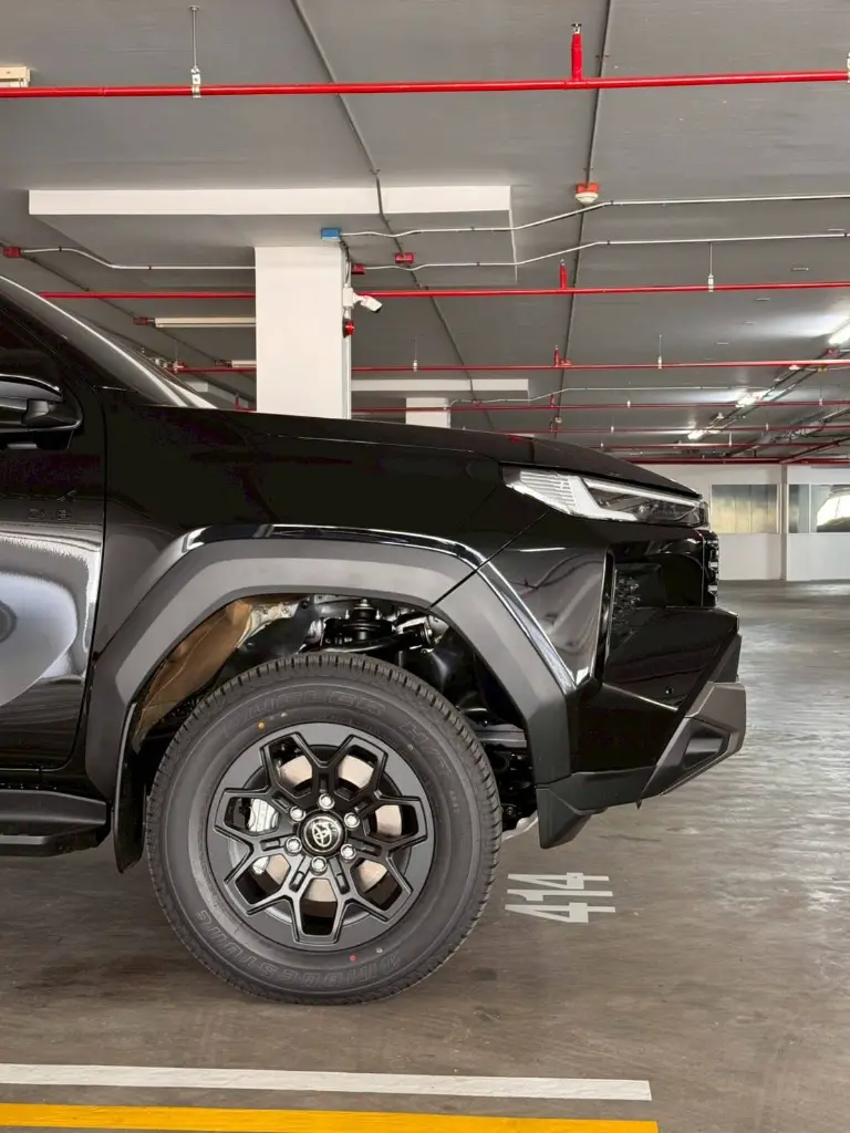 TOYOTA HILUX TRAVO thumbnail 3