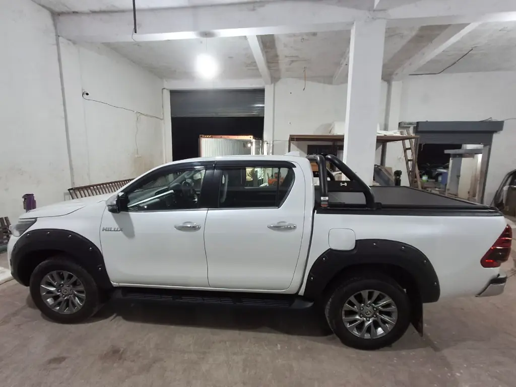 TOYOTA HILUX thumbnail 2