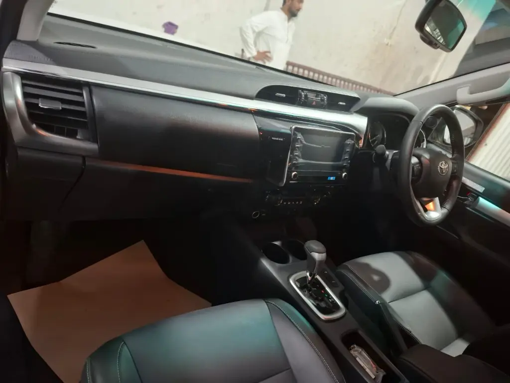 TOYOTA HILUX thumbnail 7