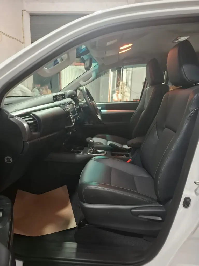 TOYOTA HILUX thumbnail 8