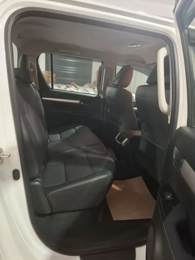 TOYOTA HILUX thumbnail 9