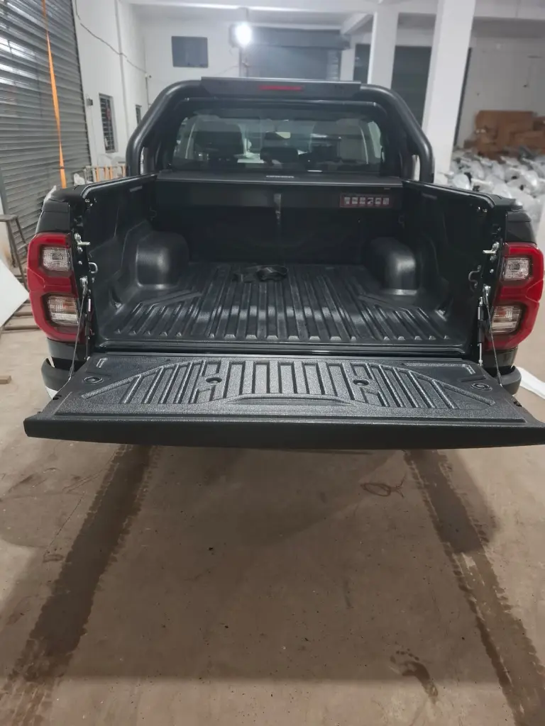 TOYOTA HILUX thumbnail 5
