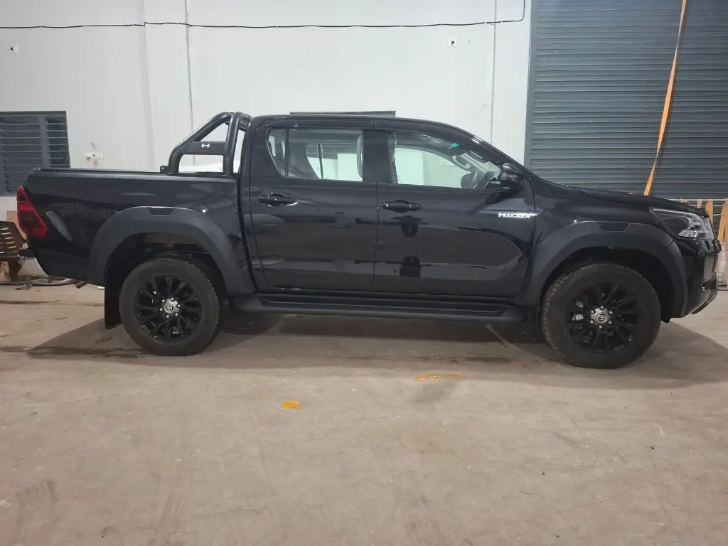 TOYOTA HILUX thumbnail 3