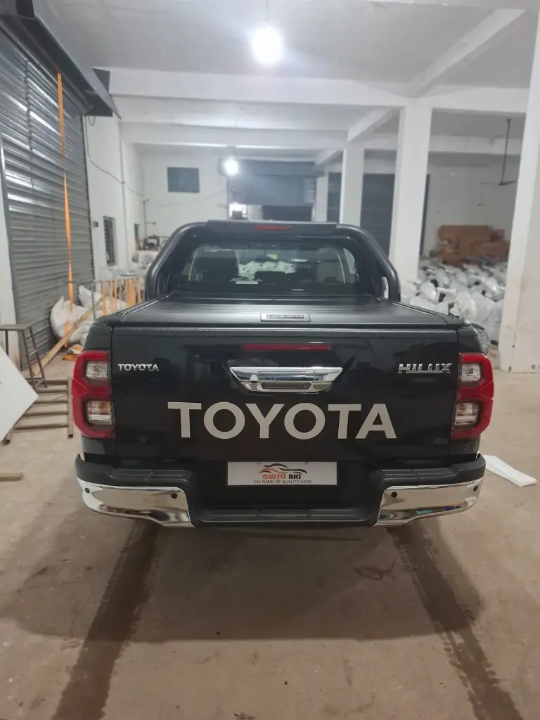 TOYOTA HILUX thumbnail 6