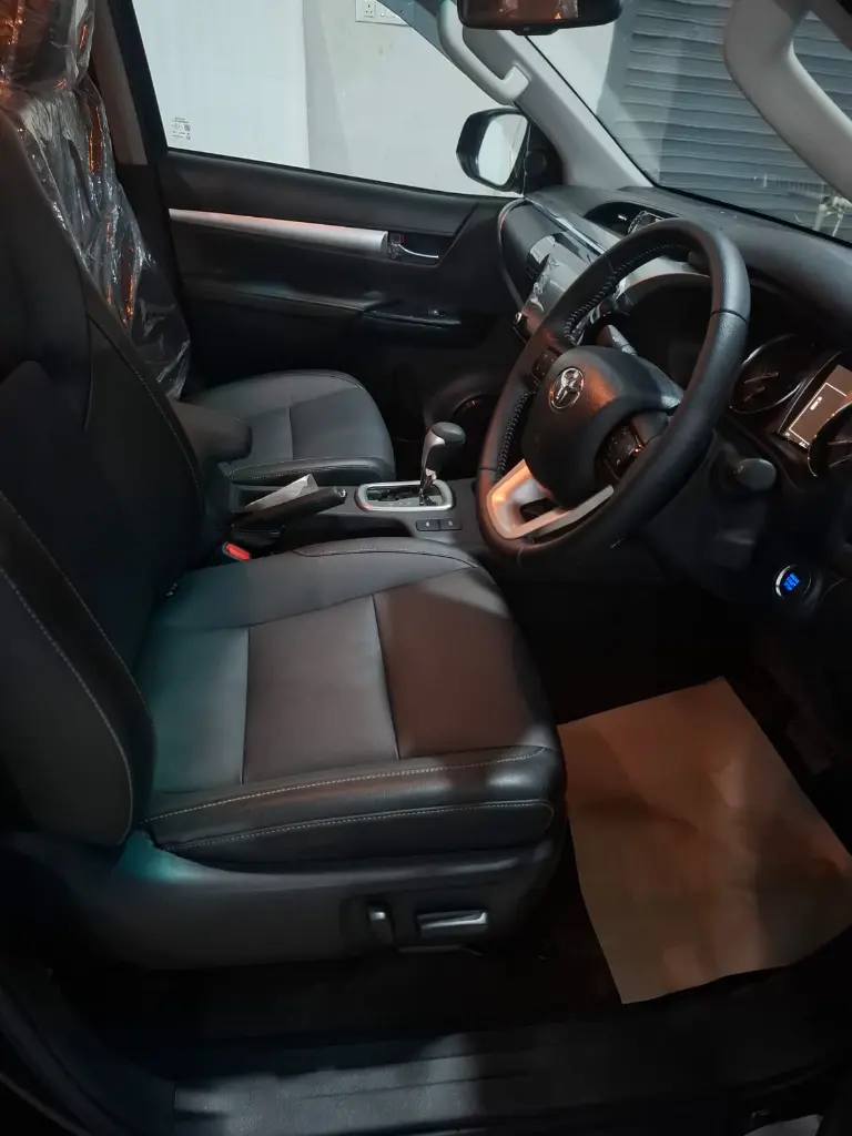 TOYOTA HILUX thumbnail 10